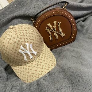 Ny purse and hat set
